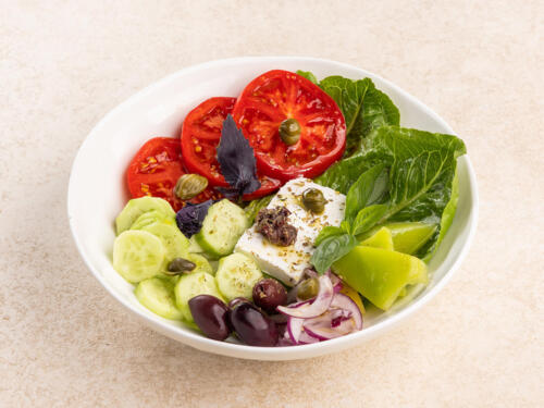 Греческий салат с оливковым маслом