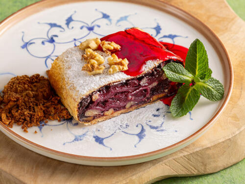 Вишневый штрудель