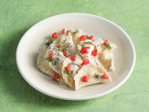 Вареники с картофелем в грибном соусе